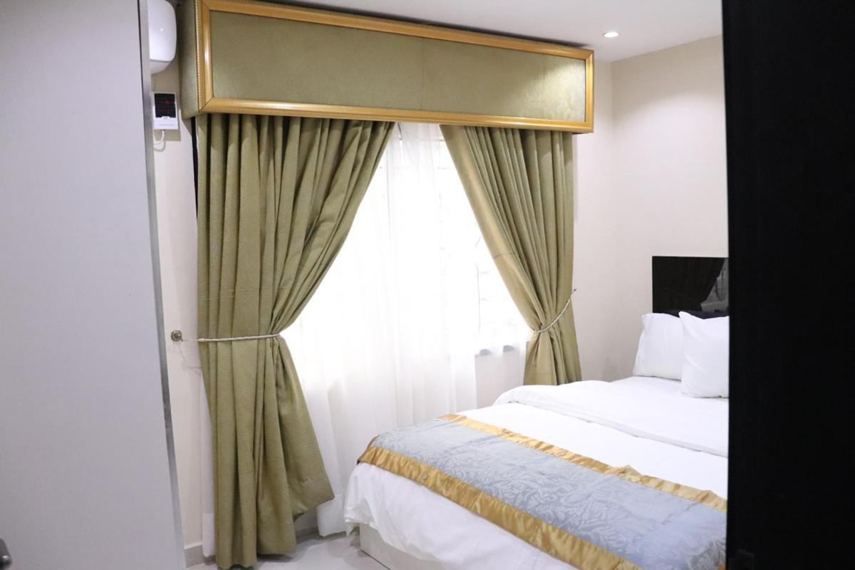 Appleville Suites อีเคจา ภายนอก รูปภาพ