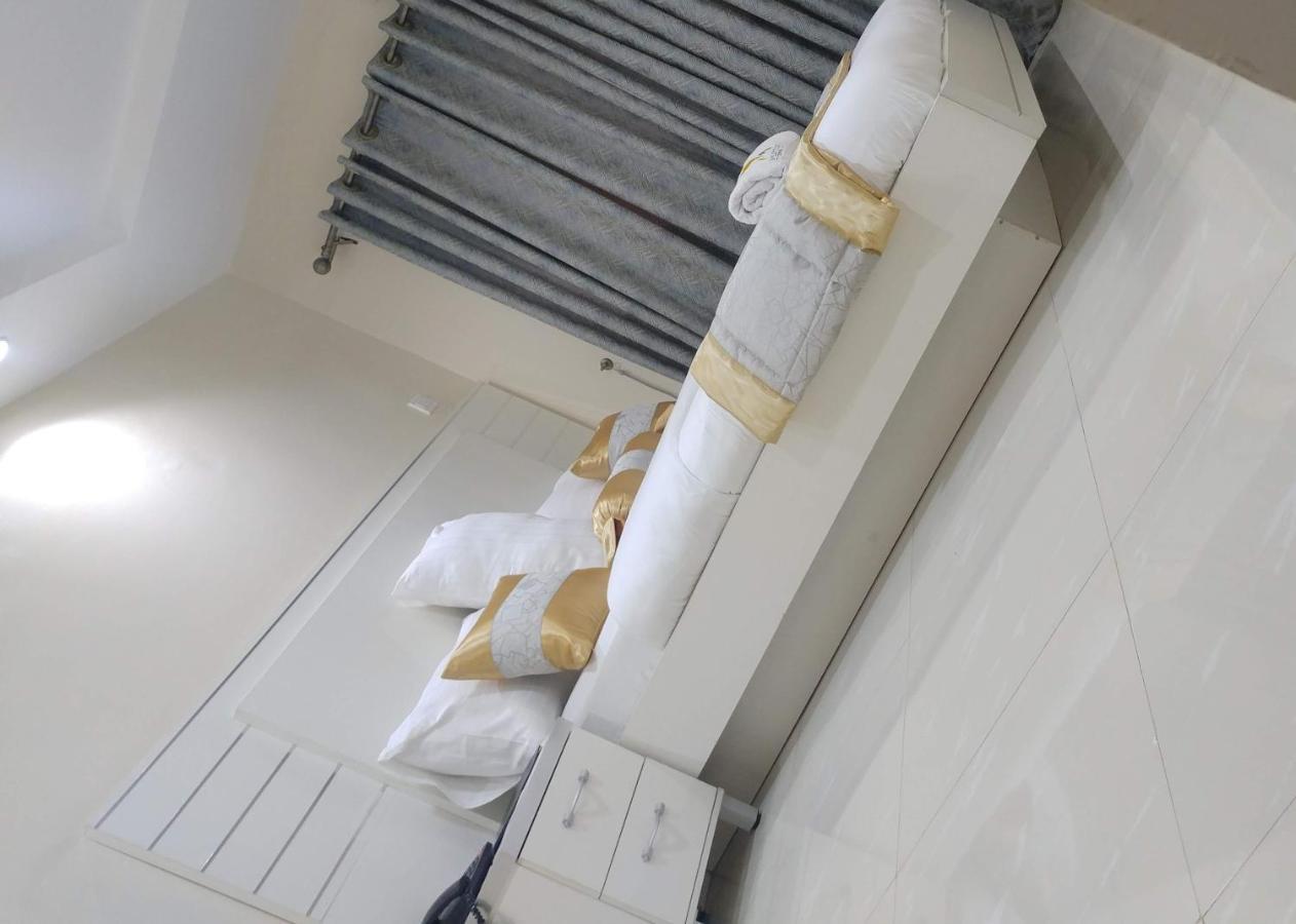 Appleville Suites อีเคจา ภายนอก รูปภาพ