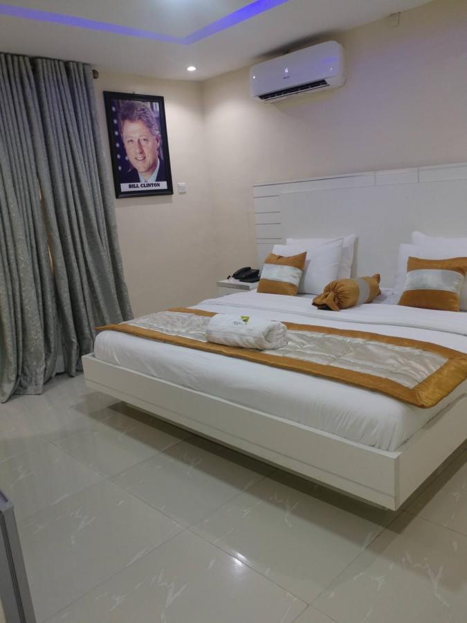 Appleville Suites อีเคจา ภายนอก รูปภาพ